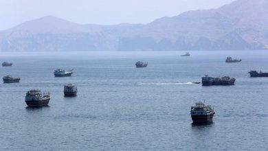 Foto yang diabadikan pada 20 Juni 2026 ini memperlihatkan Selat Hormuz di dekat Khasab, sebuah kota kecil di Oman utara. (Xinhua/Wen Xinnian)